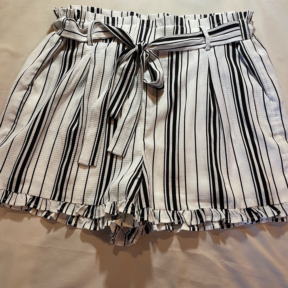 Love Striped Black & White Paper Bag Shorts w/Pockets & Tie-Waist, Size Medium